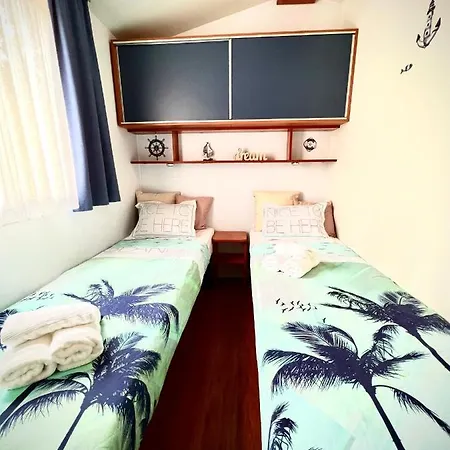 Kamp alanı Mobile Nebo Luxus Klenovica